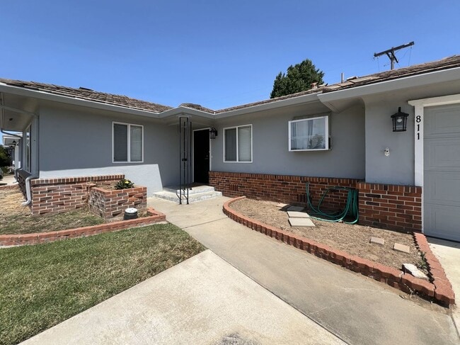Building Photo - Single Story 3 Bedroom Home