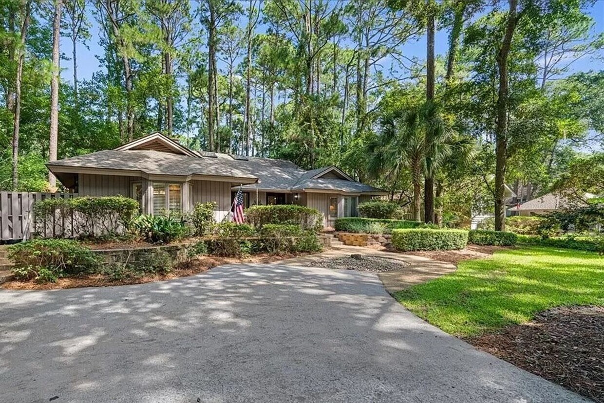 Primary Photo - One-Level Home in Sea Pines!