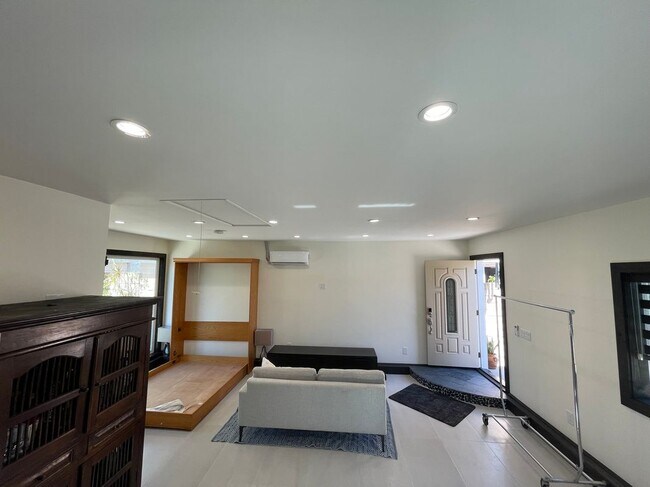 Building Photo - 7713 Owensmouth Ave