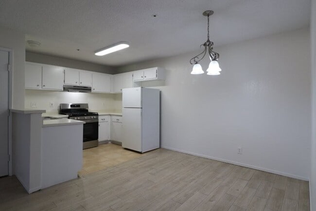 Building Photo - Cozy Condo with Private Patio & Resort-Style Amenities