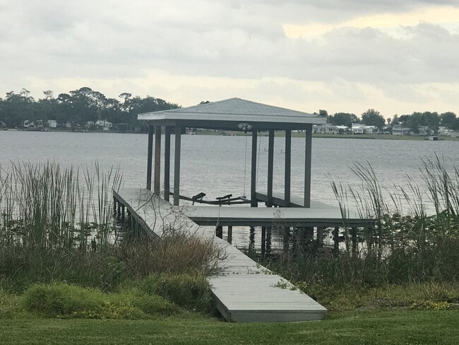 Foto del edificio - LakeFront Home with Dock in Haines City. L...