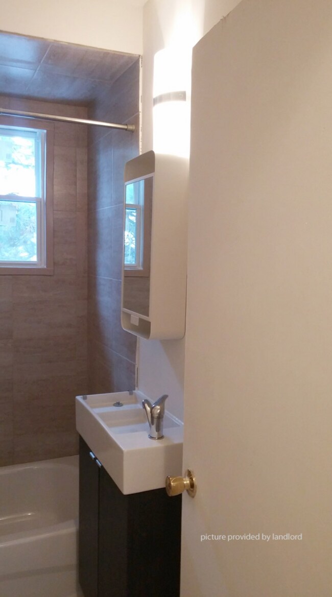 Photo du bâtiment - 1 Bedroom Apartment located in Wilson Heights