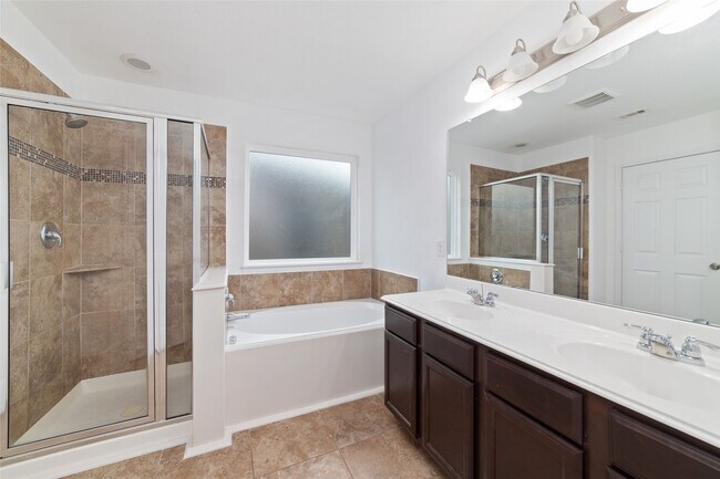 Foto del edificio - 18406 Spruce Tree Line Trl