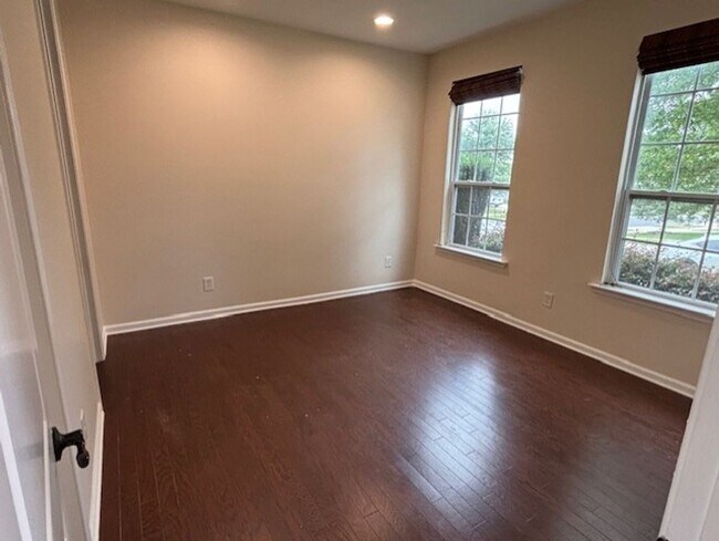 Building Photo - Grand 5 Bed/ 4 Bath Home - Waterlynn Subdi...