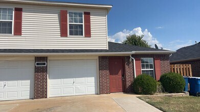 Building Photo - 3302 SW Landau Ct