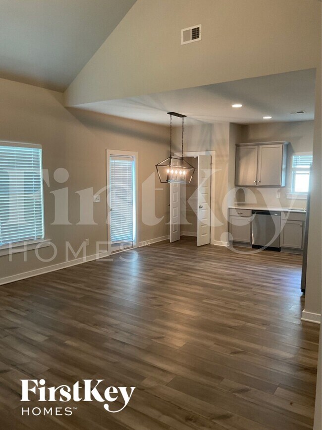 Building Photo - 300 Avalon Wy