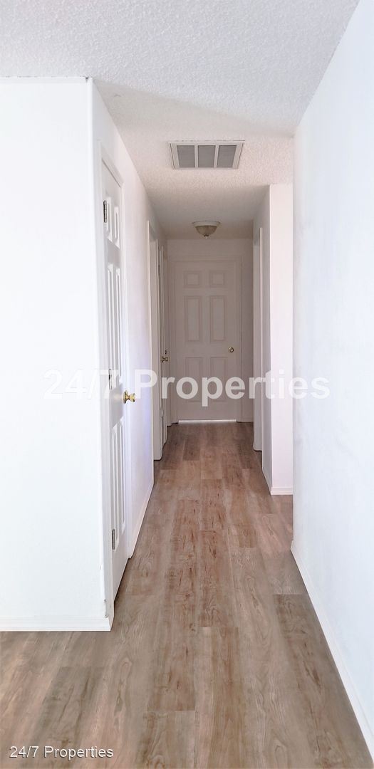 Foto del edificio - 3 br, 1 bath House - 14545 SE Bunnell St.