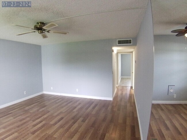 Building Photo - 99 Normandy Ln