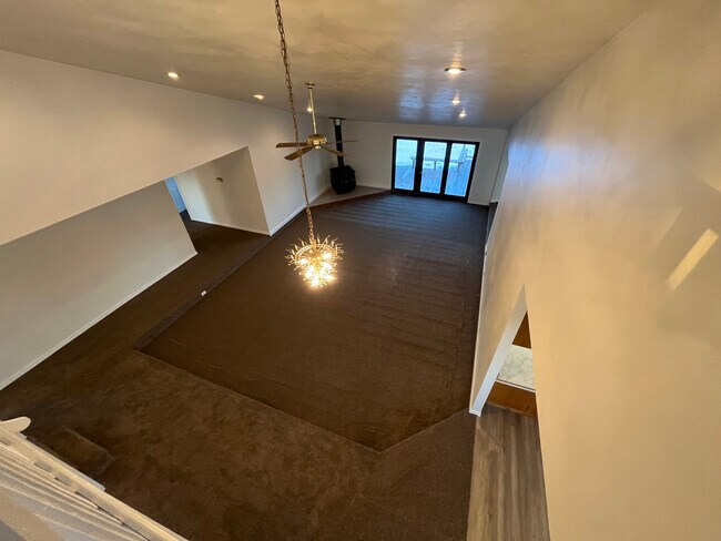 Building Photo - 130 E 450 S