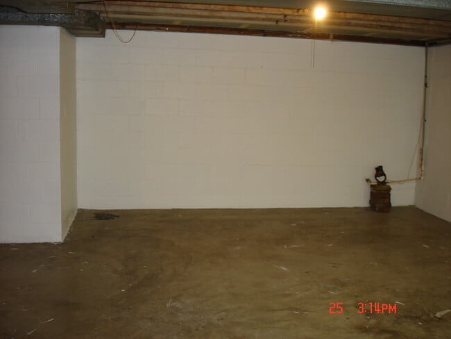 Building Photo - 2342 Frisco Ave