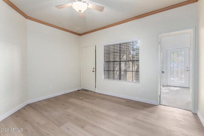 Foto del edificio - 1126 W Elliot Rd