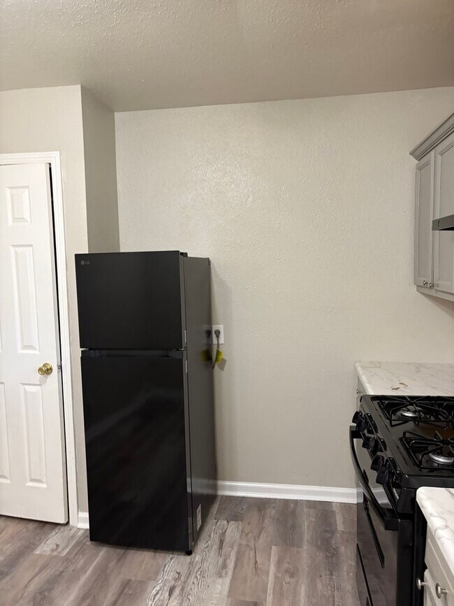 Foto del edificio - 8018 Gus St