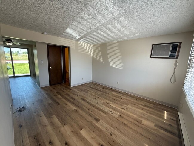 Building Photo - Two Bedroom, One and half bath townhome close to Regional West Medical Center.