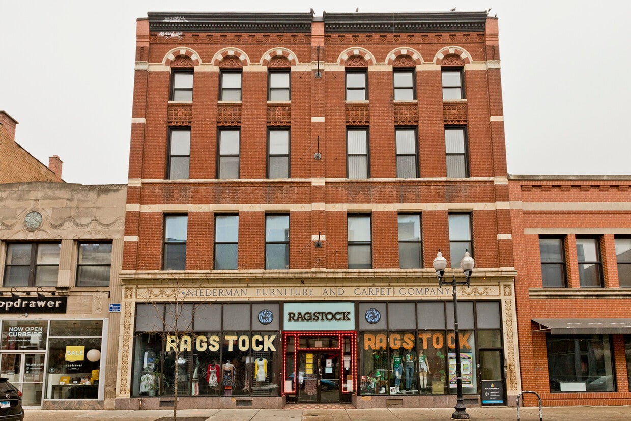Primary Photo - 1459 N Milwaukee Ave