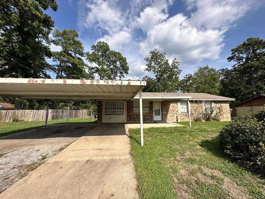 Primary Photo - 112 Hemlock Rd