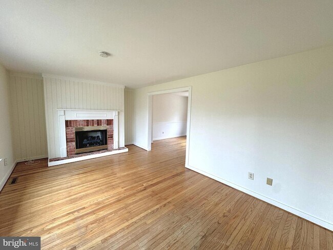 Foto del edificio - 1717 Red Oak Rd