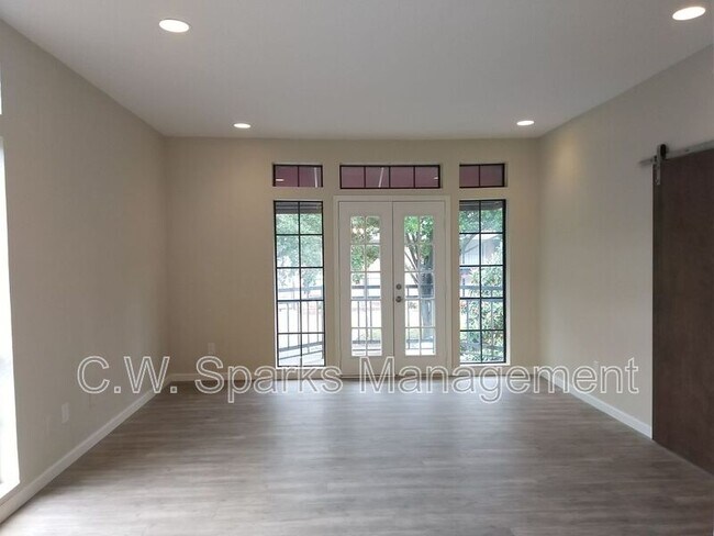 Building Photo - 6248 Oram St