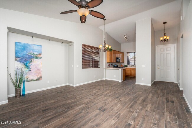 Building Photo - 6753 W Linda Ln
