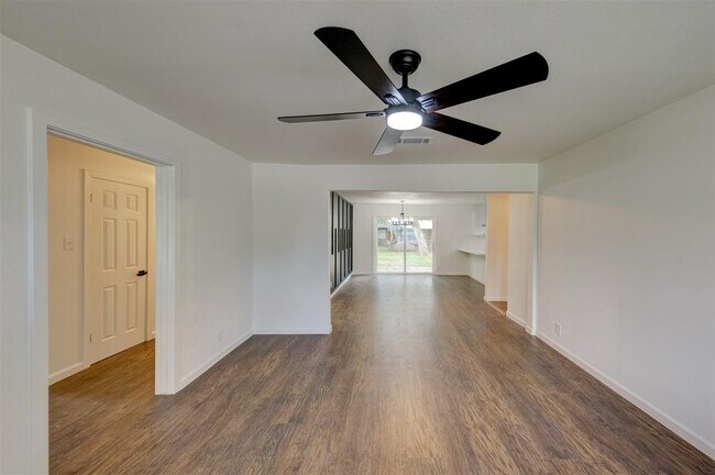 Foto del edificio - 2112 Walnut Ln