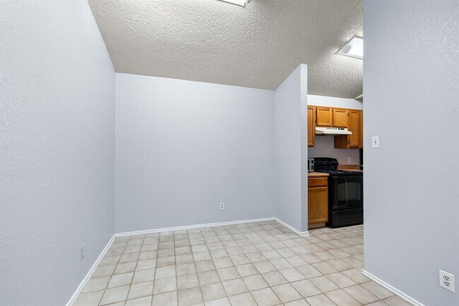 Foto del edificio - 6002 Parkwood Dr