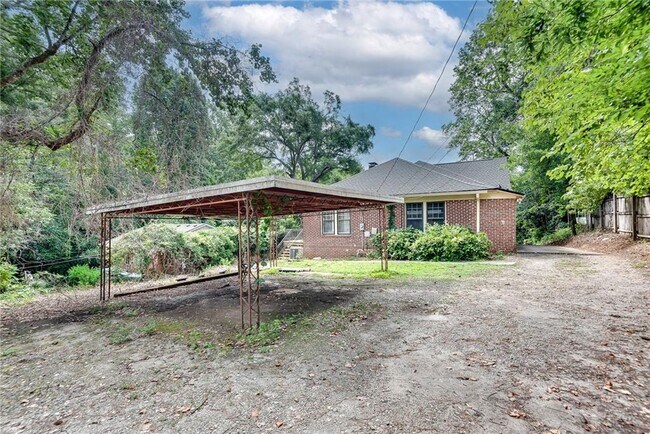 Foto del edificio - 1424 Emory Rd NE