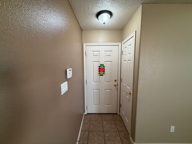 Foto del edificio - 4 Bedroom Home Available Near McMahon Blvd NW & Universe Blvd NW!