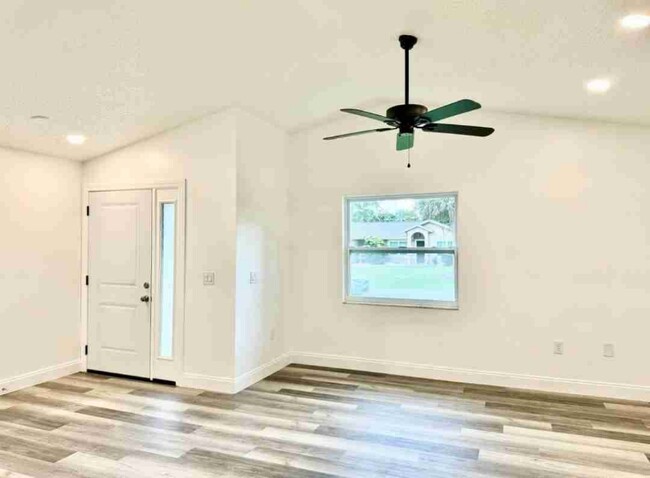 Building Photo - 7175 Kaylor Ave