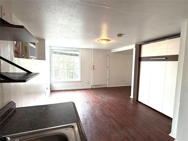 Building Photo - 808 Edgecliff Terrace