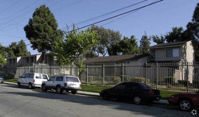 Building Photo - Kern Villa Apartments