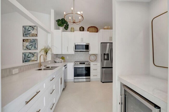 Foto del edificio - 15465 Lake Magnolia Pl