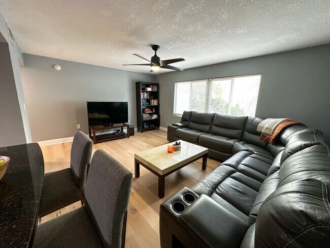 Building Photo - 210 5th Ave S