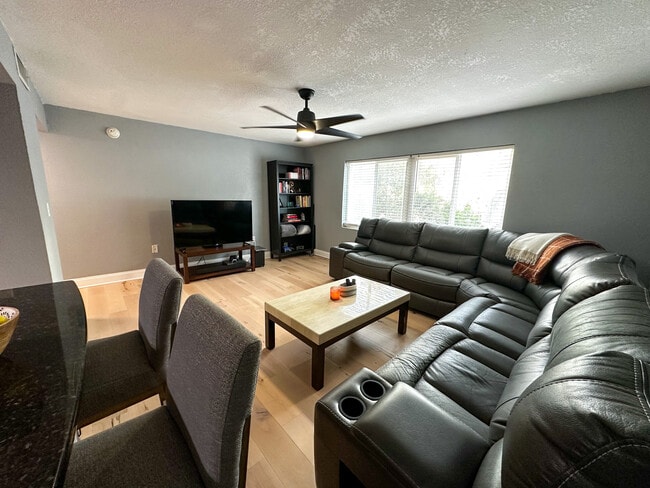 Building Photo - 210 5th Ave S