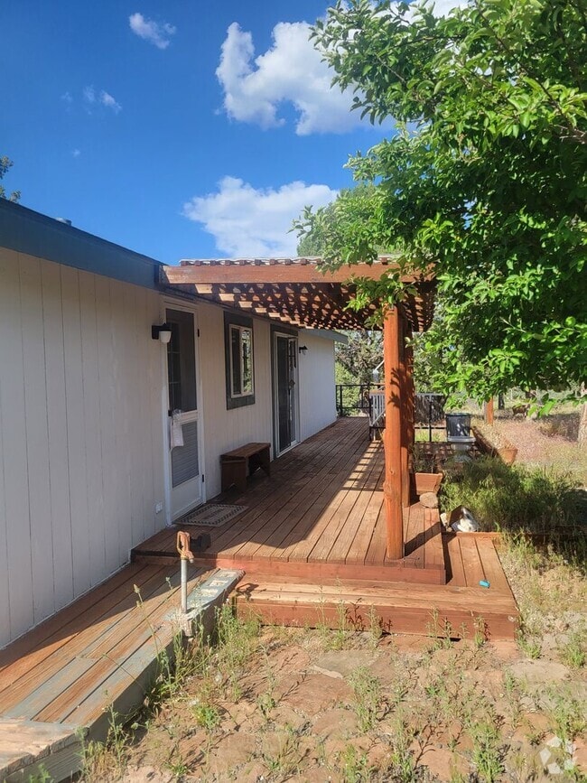 Building Photo - 290 Gopher Dr