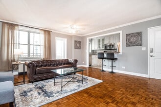 Building Photo - 300 W Peachtree St NW Building Photo - 300 W Peachtree St NW