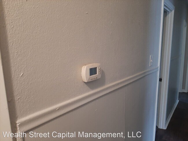 Building Photo - 5 br, 2 bath House - 2015 Sarah St WSCM