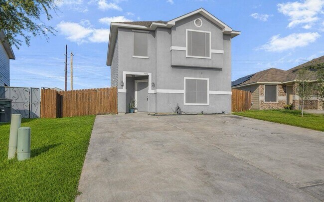 Building Photo - 3330 La Terraza Wy