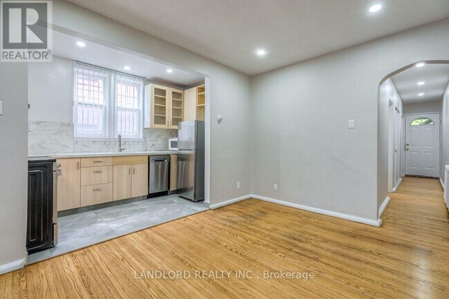 Building Photo - 16 Acacia Rd