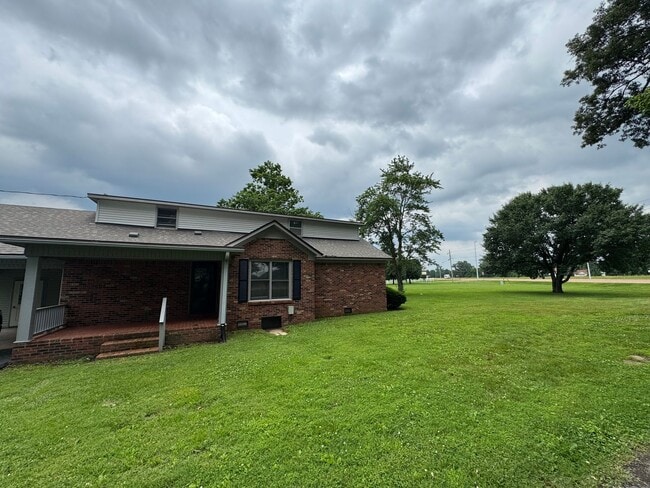 Building Photo - Prime Location! 3 Bed Home on Highway to M...