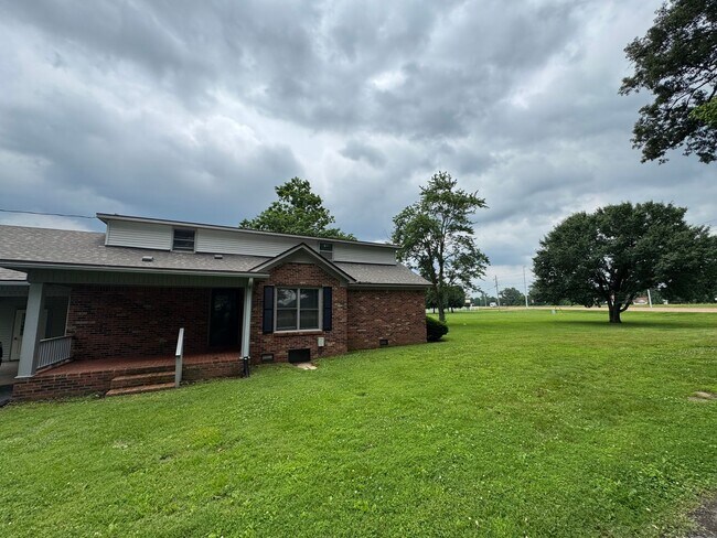Foto del edificio - Prime Location! 3 Bed Home on Highway to M...