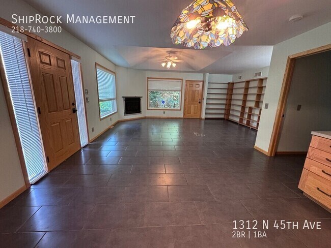Foto del edificio - 1312 N 45th Ave E