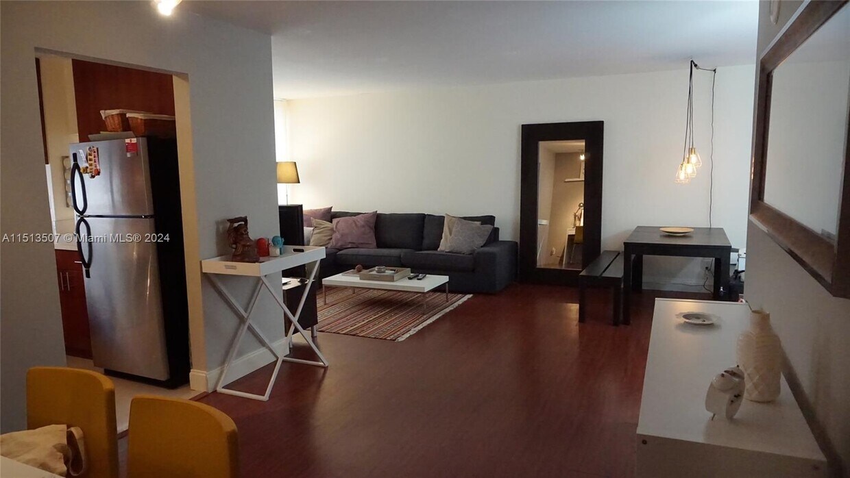 Foto principal - 16909 N Bay Rd