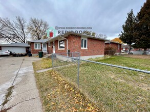 Building Photo - 216 21st Ave NW Building Photo - 216 21st Ave NW