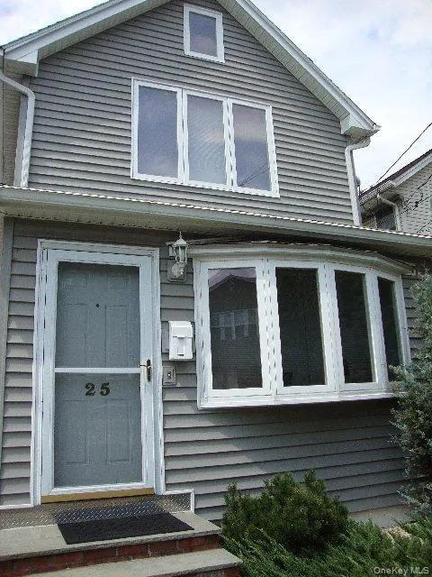 Building Photo - 25 Elm St