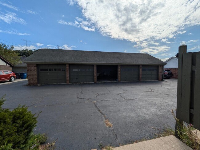 Foto del edificio - 5435 Glenridge Dr