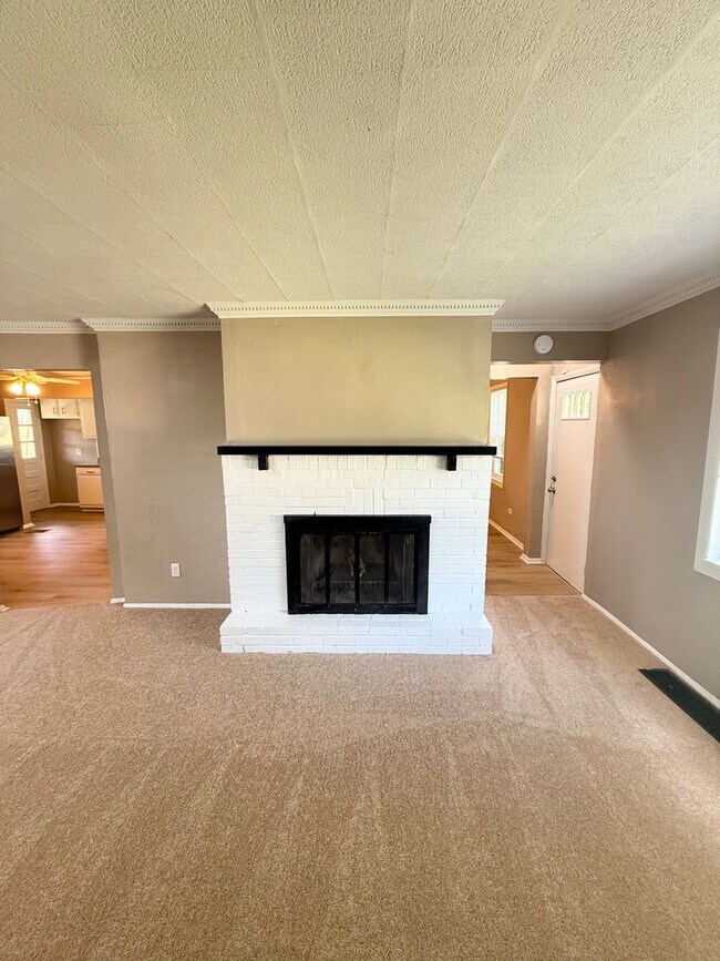 Building Photo - 3 Bed, 1.5 Bath in Overbrook/ Brookline for rent- Huge yard and great layout!