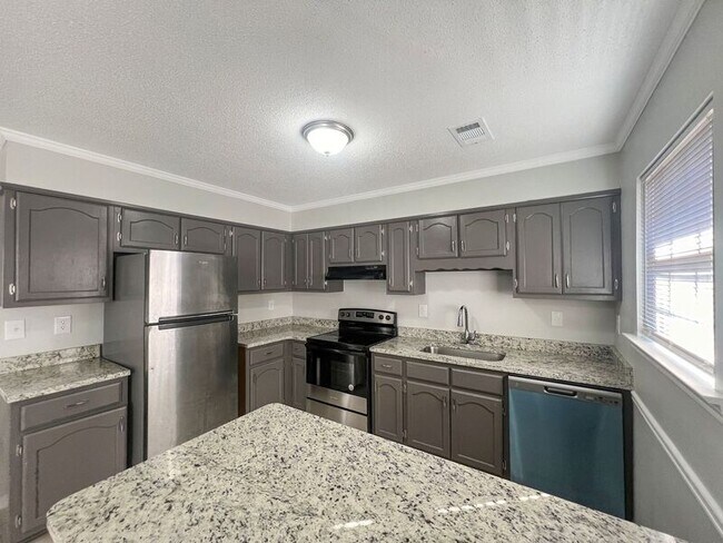 Building Photo - 10005 Riggan Dr