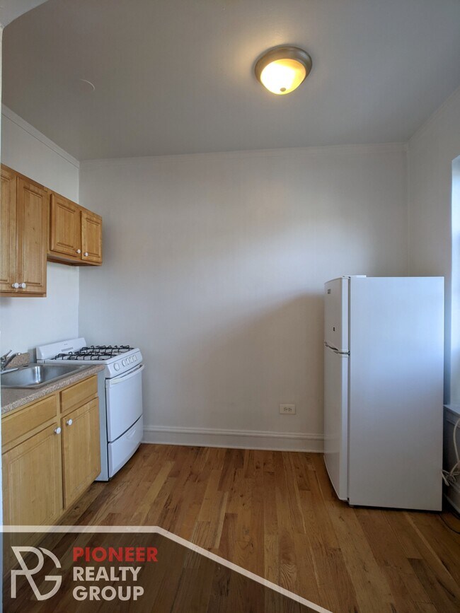 Foto del edificio - 4831 N Damen Ave