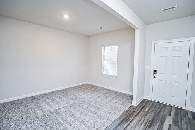 Foto del edificio - 814 Winding Springs Rd