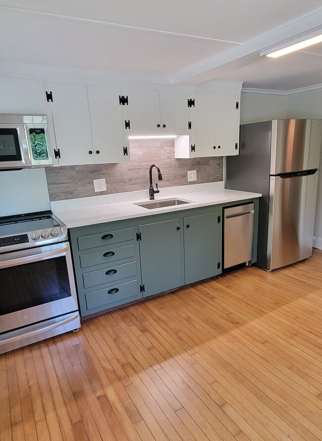 Building Photo - 45 Elm St