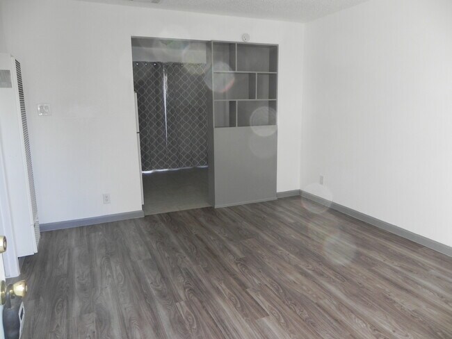 Building Photo - 1008 Madeira Dr SE